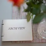 Apartment Arch View - 10 Mins From *