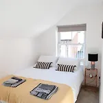 Apartment Arch View - 10 Mins From