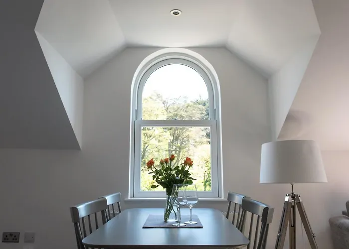 Arch View - 10 Mins From * Whitby