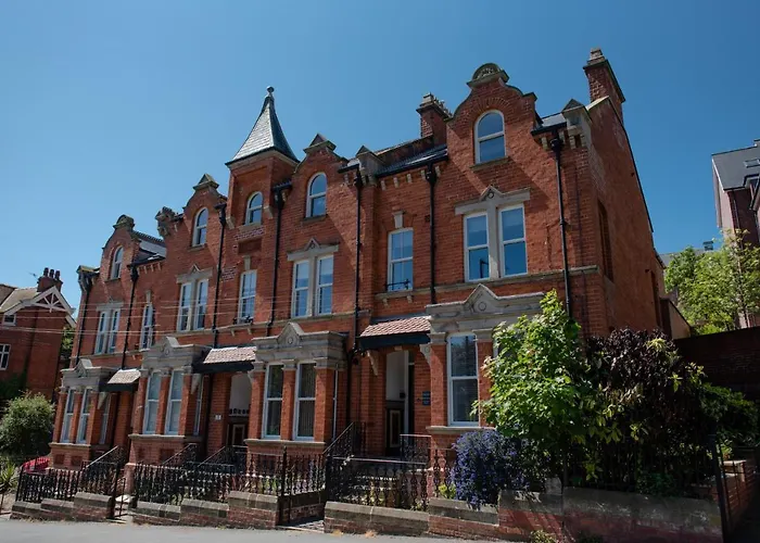 Arch View - 10 Mins From