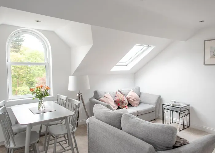 Arch View - 10 Mins From *