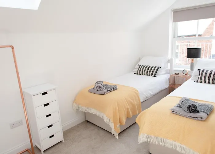 Arch View - 10 Mins From *