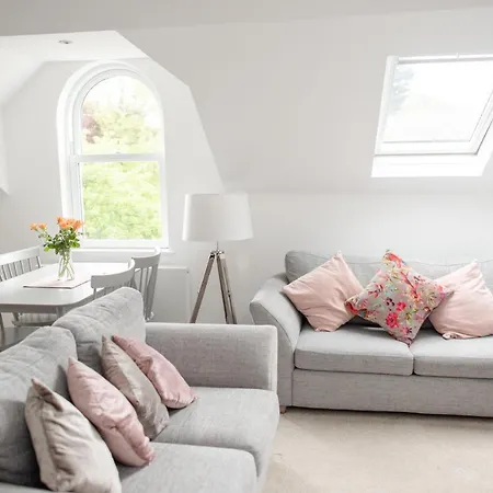 Arch View - 10 Mins From * Γουίτμπι