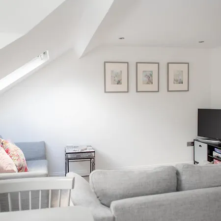 Arch View - 10 Mins From Daire