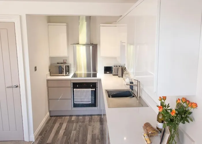 Arch View - 10 Mins From