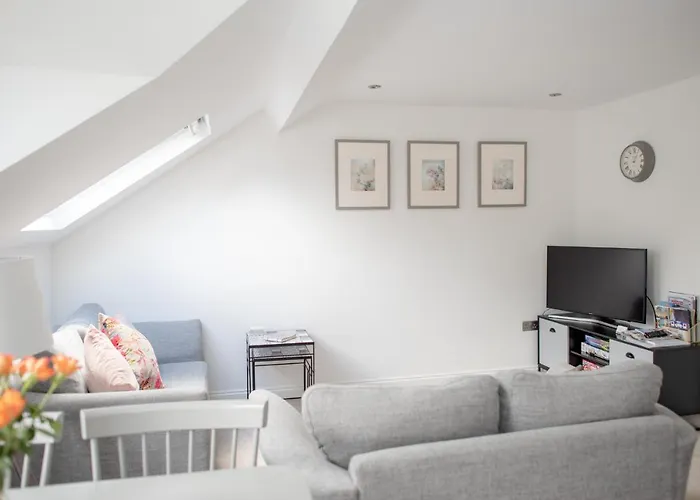 Arch View - 10 Mins From Daire